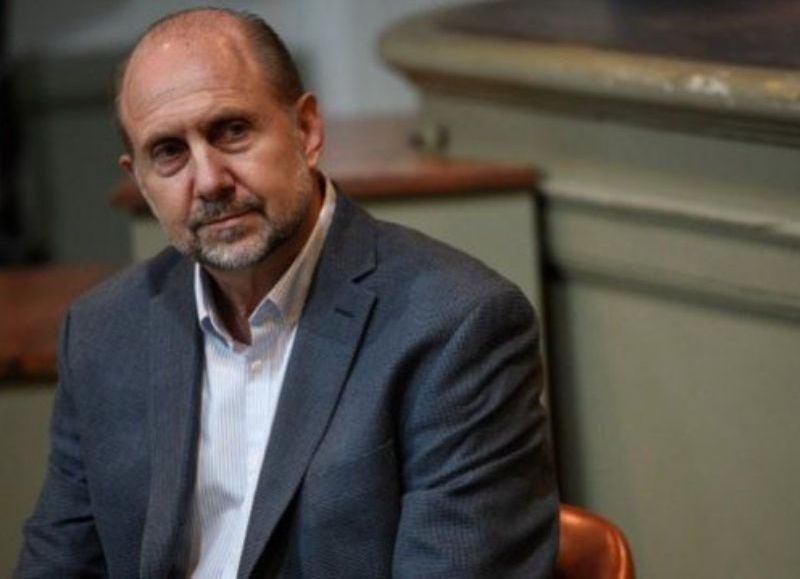 Te la ponen de todos lados: Perotti deberá negociar las tarifas de luz, gas y agua con las empresas