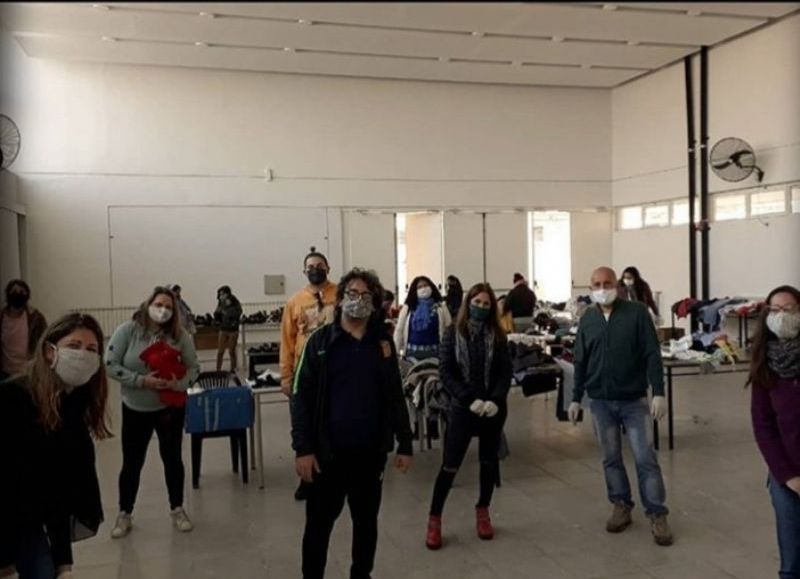 Dar sin recibir nada a cambio: el Galpón 13 donó bufandas y mantas
