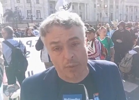 ¡Mirá la chicana de Esteban Paulón contra José Luis Espert con una remera controversial!