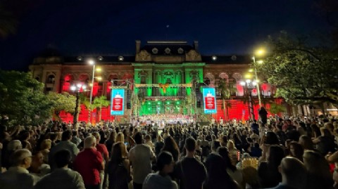 VIDEO | Capital: más de tres mil personas disfrutaron del concierto "Santa Fe Canta la Navidad" en la Plaza 25 de Mayo
