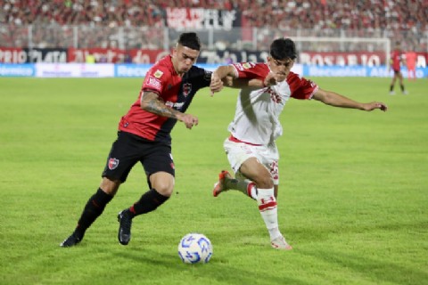 VIDEO | Newell's vence a Huracán con un héroe expulsado y se ilusiona con los playoffs