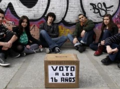 Se actualizan documentos en las escuelas por disposición provincial por el voto joven