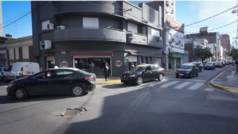 Caos frente a la Municipalidad: taxistas y remiseros se manifestaron contra la prórroga a choferes de aplicaciones