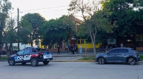 VIDEO | Conmoción en San Cristóbal por un ataque armado en una escuela que dejó un alumno muerto y dos heridos