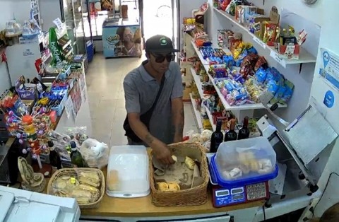 VIDEO | Capital: entró a preguntar cuánto costaba la botella de fernet y se robó 4 empanadas