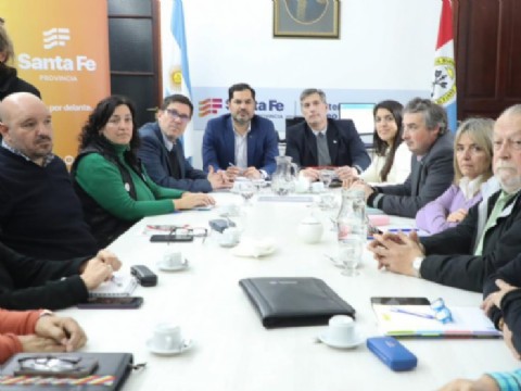 Pullaro atendió el teléfono y realizó una oferta salarial superadora para el sector docente