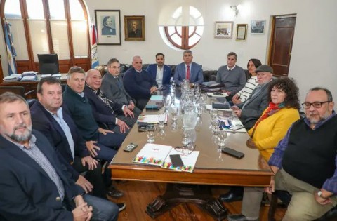 ¿La tercera será la vencida?: Gobierno ofrece a los gremios 7 por ciento de aumento y un salario mínimo de 70.000