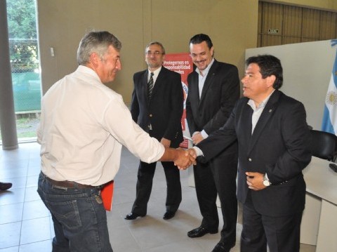 Galassi entregó aportes a comunas de los departamentos Castellanos y San Martín