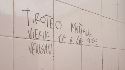 Santa Fe impulsa demandas civiles contra familias por amenazas falsas en escuelas