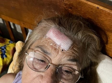 Capital: pareja de 70 años sufrió violento robo de su motocicleta en barrio Constituyentes