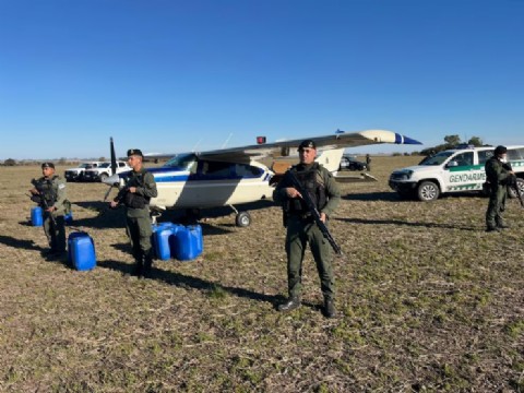 Nuevo golpe al narcotráfico en Santa Fe: secuestran avión con 321 kilos de cocaína