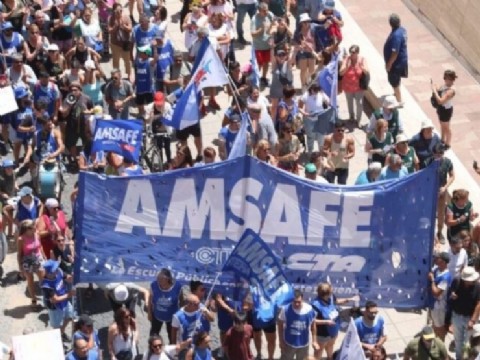 Docentes de AMSAFE votarán mociones de paro y medidas de fuerza ante la insuficiente oferta salarial del Gobierno