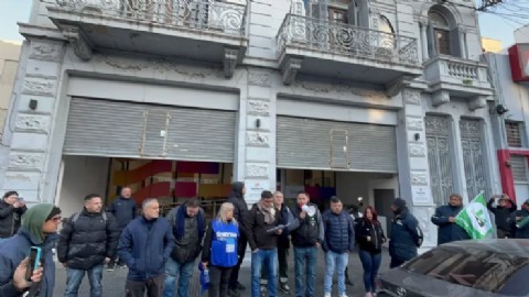 Municipales de UTRAM marcharon en Santa Fe: cortes y protestas frente al Ministerio de Trabajo