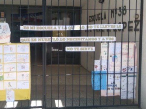 ¿Dónde está el Gobierno provincial? Alumnos de la Escuela 38 exigen seguridad tras una seguidilla de robos