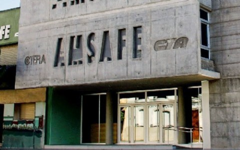 Tensión en Santa Fe: docentes definen este jueves si rechazan la oferta salarial de Pullaro