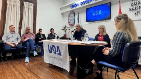 Docentes santafesinos reclaman reabrir paritarias y exigen una mejora salarial del 25 por ciento