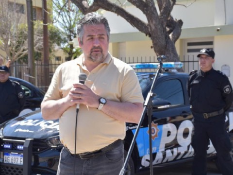 Cococcioni en Caseros: “El orden administrativo del Gobierno nos permite estar entregando estos móviles”