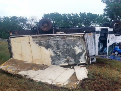 Volcó un camión en ruta 19 altura Sa Pereira