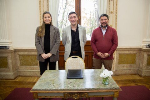 Casate con tu ciudad como testigo: el Salón Blanco de Rosario se suma como escenario de bodas