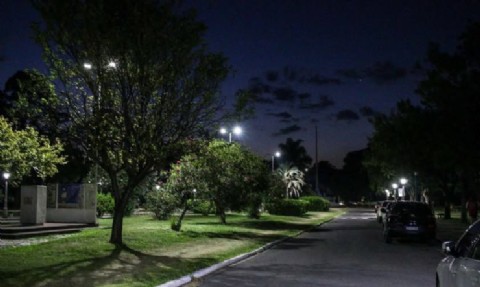 El colmo: delincuentes robaron luminarias Led destinadas a mejorar la seguridad en el parque Juan de Garay