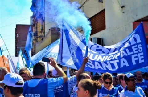 Municipales santafesinos iniciaron un paro de 48 horas y rechazan el aumento del 3,8 por ciento