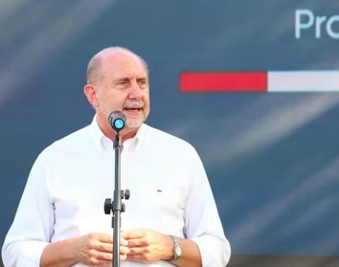 Perotti, más solo que Hitler en el Día del Amigo, pide "que la política haga causa común" para combatir el narcotráfico