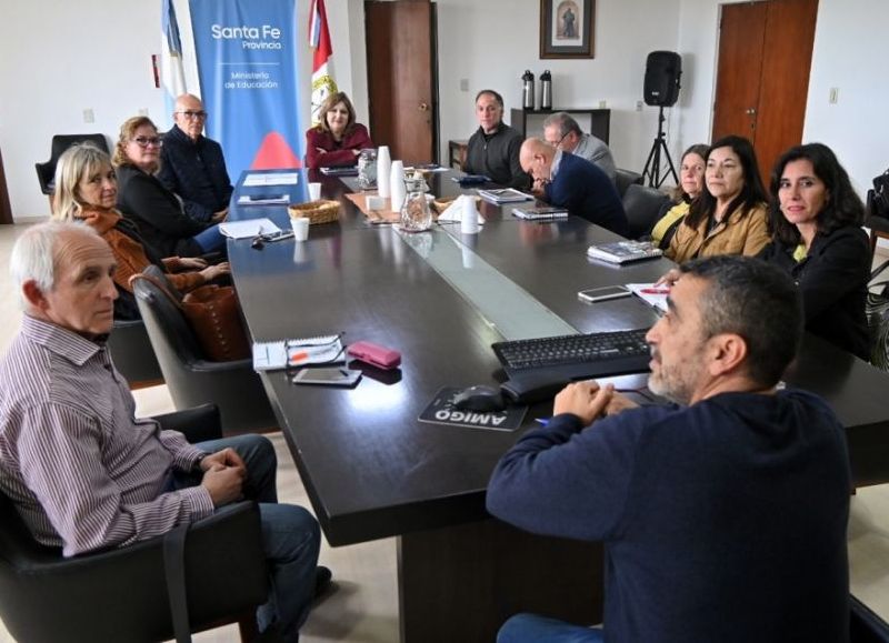El Ministerio de Educación mantuvo un encuentro con docentes para tratar la paritaria técnica