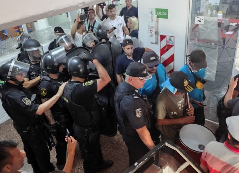 VIDEO | El Gobierno provincial suspende programas al MTE tras incidentes