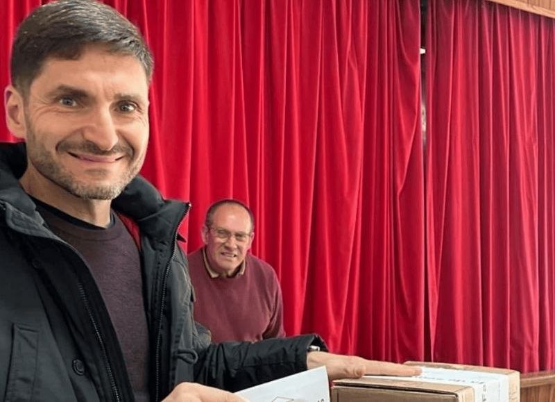 #Elecciones2023: votó Maximiliano Pullaro en Hughes: "Estamos defendiendo el país que viene"