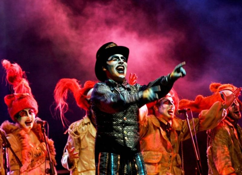 La murga uruguaya Agarrate Catalina presenta su nuevo espectáculo en Rosario