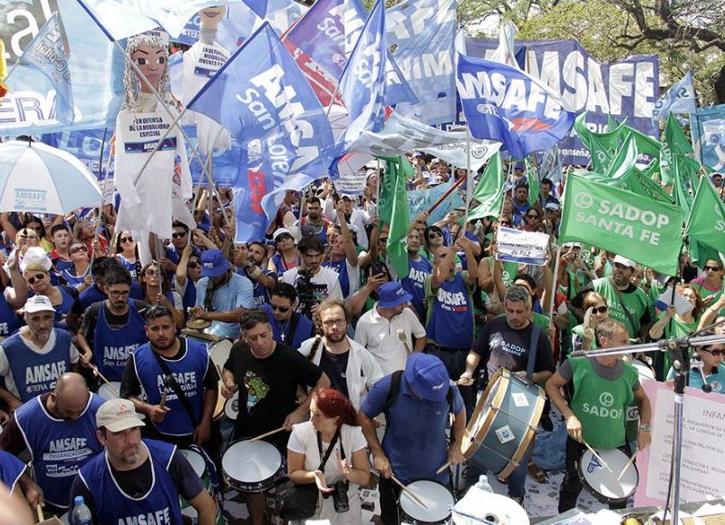 Otro problema más para Perotti: los docentes rechazaron la oferta salarial y volvieron a parar