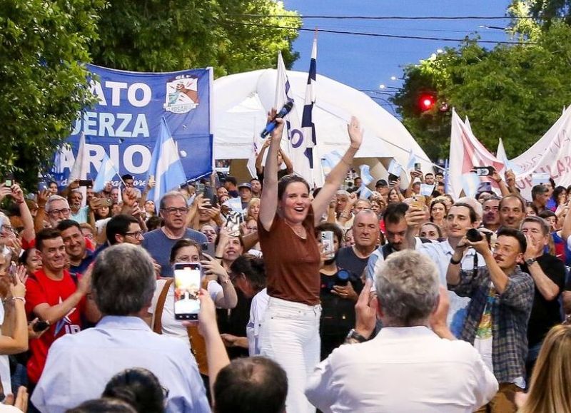 Caren Tepp cerró la campaña en Rosario: "Lo que está pasando no es culpa tuya"