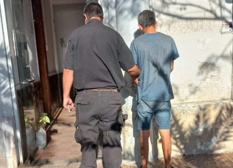 Rosario: armado con un cuchillo robaba la vivienda de una mujer de 89 años y fue detenido