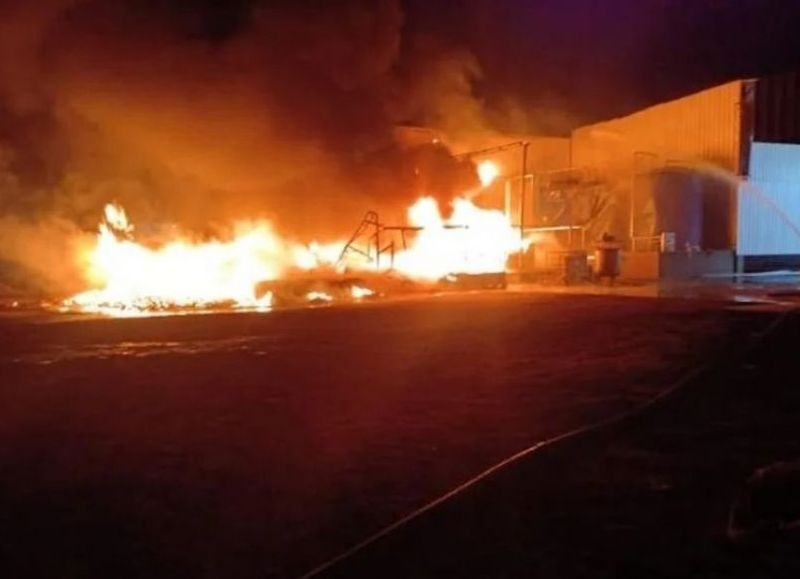 Lograron controlar un incendio de gran magnitud en el predio de una Agroconsultora de Coronda