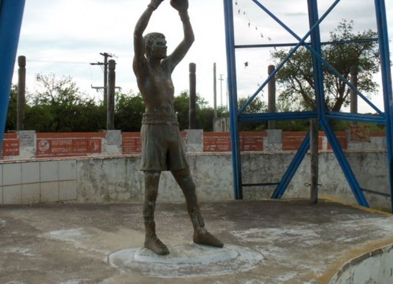 VIDEO | A 30 años de la muerte de Monzón: desidia e incógnita sobre su monumento