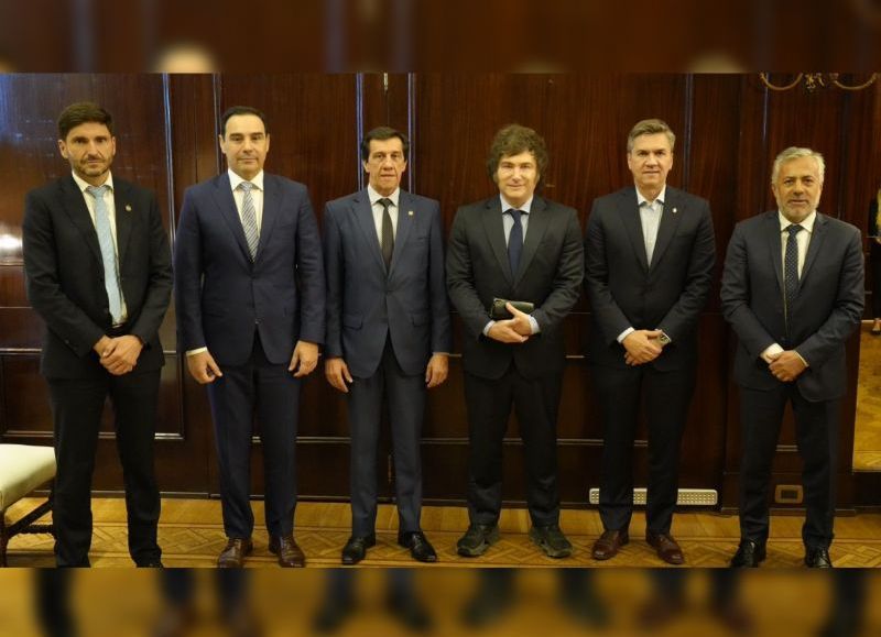 Dios los cría, el diablo los junta: Pullaro participó de la reunión de gobernadores con Milei