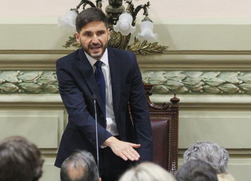 Santa Fe, campeón en presión fiscal: Pullaro castiga a pymes y usuarios