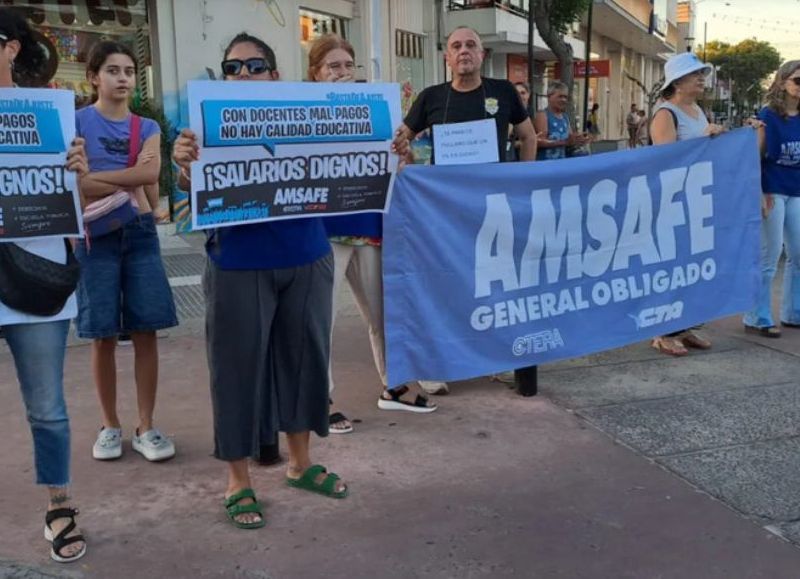 Médicos y docentes cortaron calles en Reconquista en protesta contra el ajuste