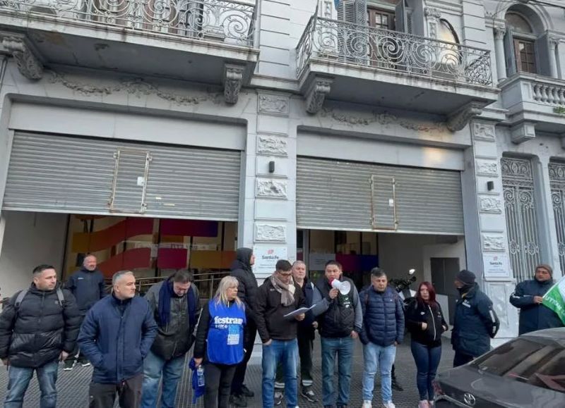 Municipales de UTRAM marcharon en Santa Fe: cortes y protestas frente al Ministerio de Trabajo