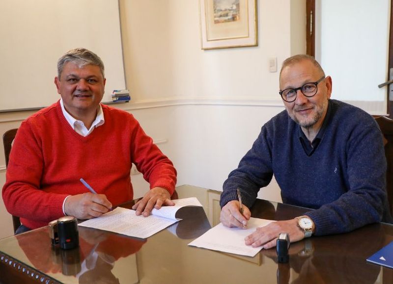 Provincia firmó un convenio con Villa Gobernador Gálvez para obras en iluminación LED