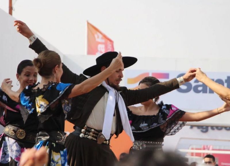 Hay que activar el "modo fiesta": a olvidar la realidad, mejor reír y bailar