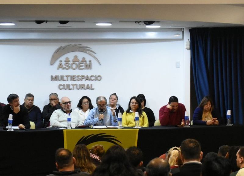 Caos en Santa Fe: estalló una granada de gas pimienta en plena asamblea sindical y 8 personas terminaron intoxicadas