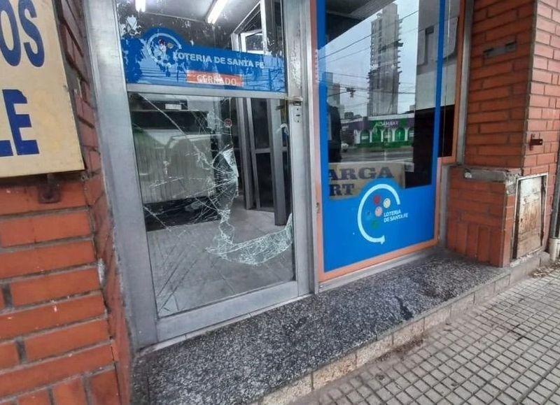 Capital: vandalizaron y robaron en una agencia de quiniela en plena recoleta santafesina