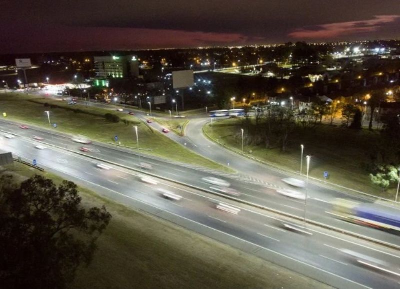 Un camionero sufrió un violento asalto en la autopista Santa Fe - Rosario