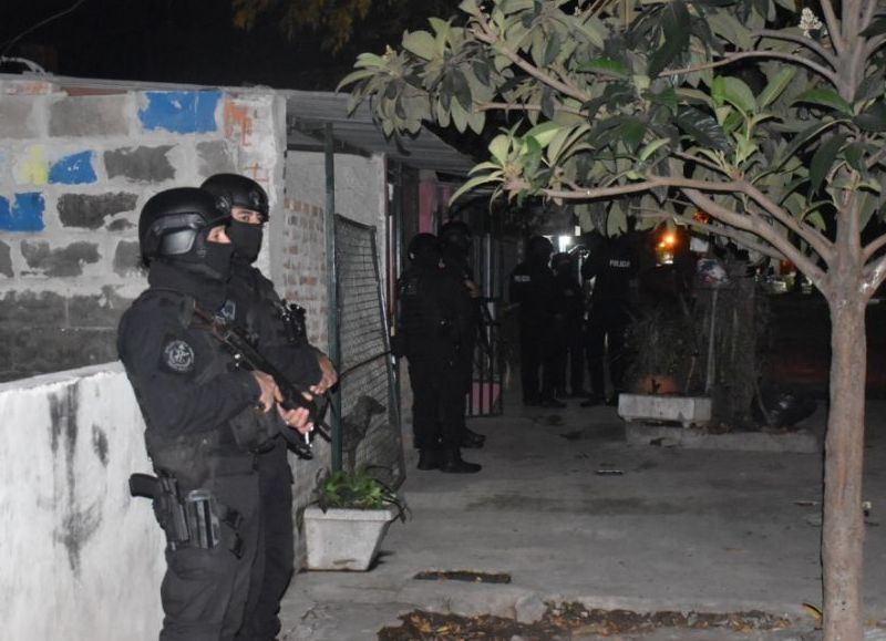 En seis meses, la PDI realizó 2.141 allanamientos, detuvo 2.286 personas y secuestró 230 armas