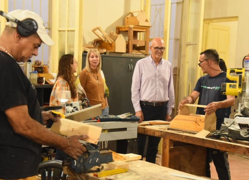 La Provincia acompaña a Escuelas de Enseñanza Media para Adultos en barrios de la ciudad de Rosario