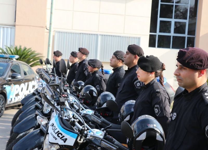 La Provincia inició la entrega de motos a la Policía