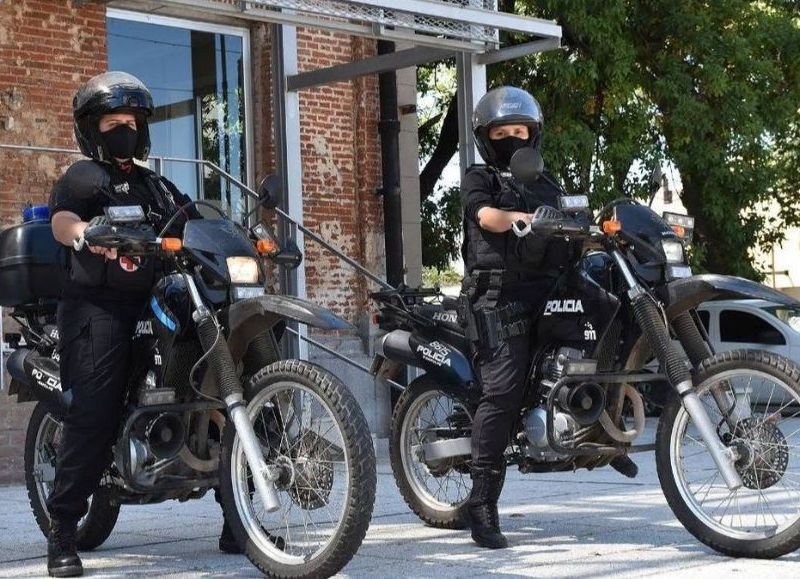Condenaron a dos policías por robarle 1.500 dólares a un conductor durante un control vehicular